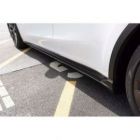 Karbonowe progi Dinan Tesla Model Y