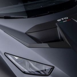 Karbonowe wloty powietrza na masce Vorsteiner Lamborghini Huracan STO