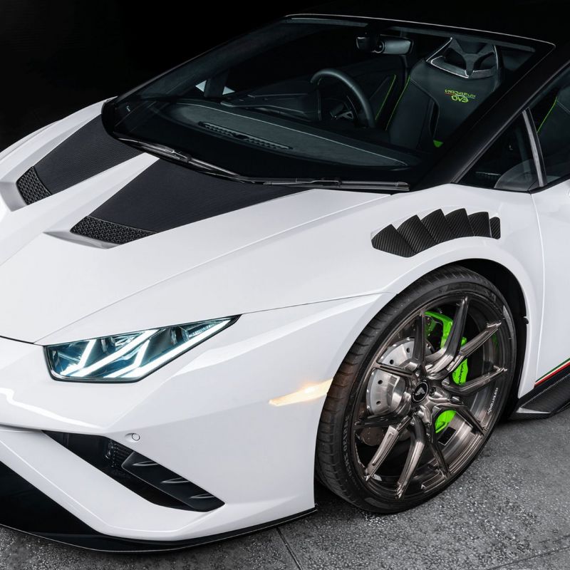 Karbonowe poszerzenia przednich błotników z wbudowanymi wlotami powietrza Vorsteiner Novara Edizione Lamborghini Huracan